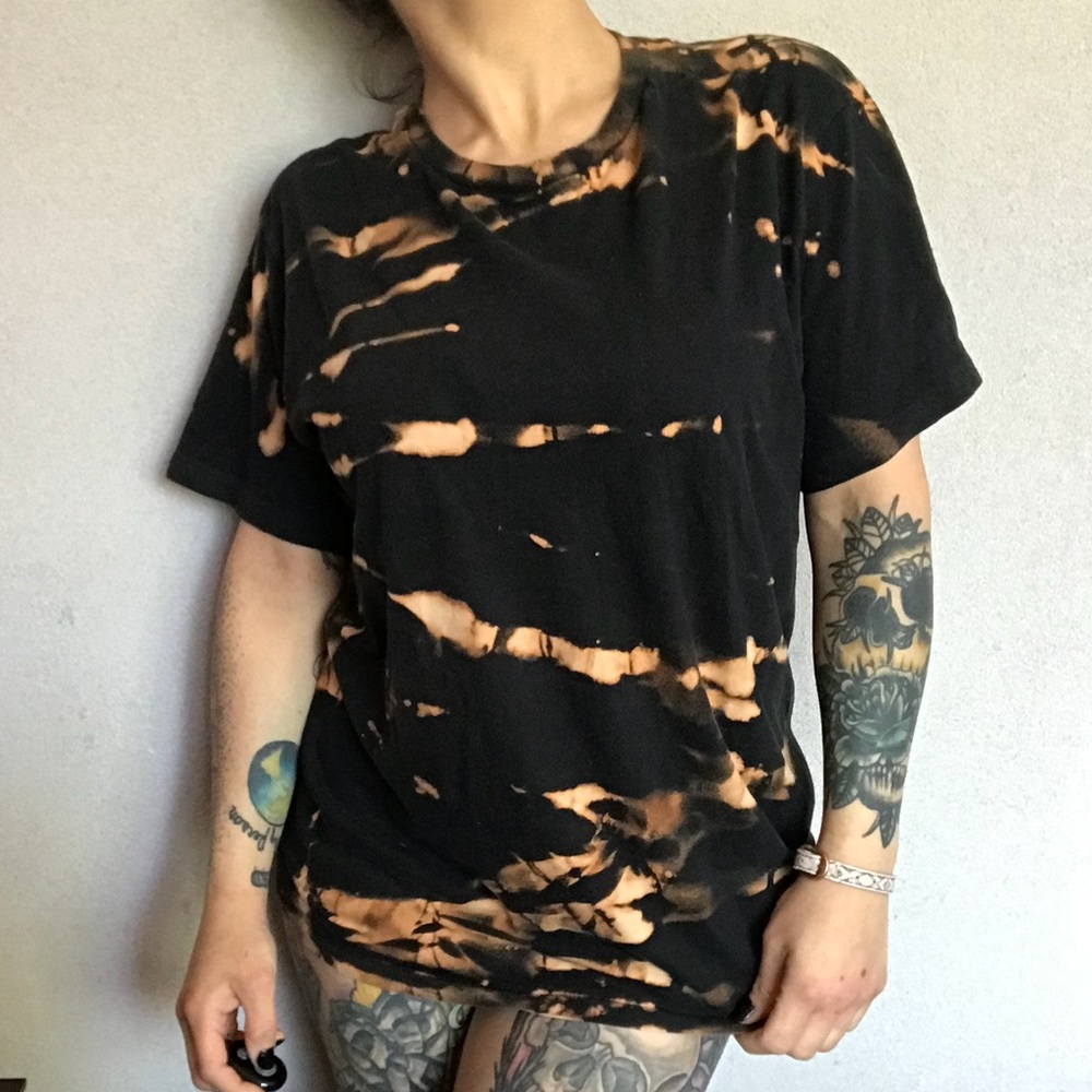 RESTYLED | basic bleached distressed black T-shirt - Picture 3 of 4